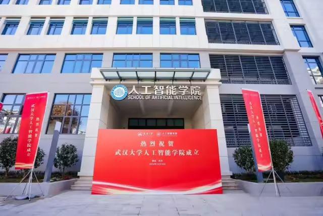 开元体育·(中国)官方网站Kimi发布视觉思考模型k1；无问芯穹开源全球首款端侧(图7)