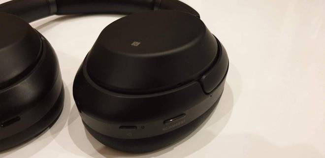 开元体育AirPods 和三星新耳机上这些小心思是耳机交互的「秘密武器」｜硬哲学(图6)