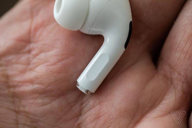 开元体育AirPods 和三星新耳机上这些小心思是耳机交互的「秘密武器」｜硬哲学(图18)